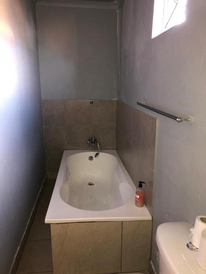 Fgm Guesthouse 2 Alberton Buitenkant foto