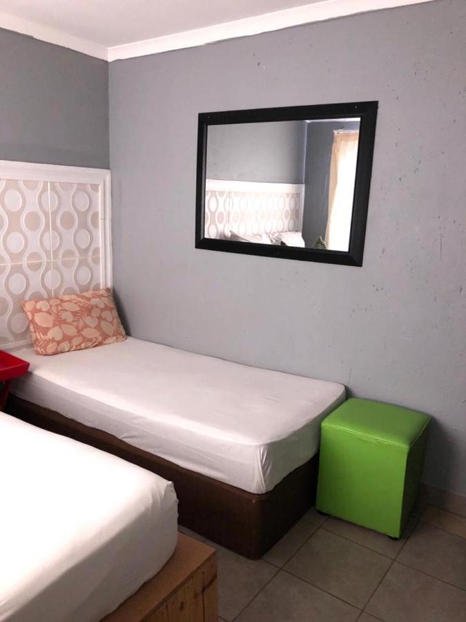 Fgm Guesthouse 2 Alberton Buitenkant foto