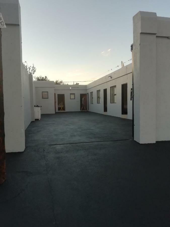 Fgm Guesthouse 2 Alberton Buitenkant foto